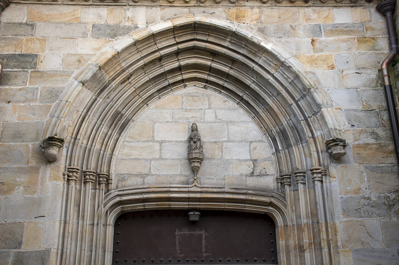 A Gothic doorway at Begoña with a small statue in the niche above