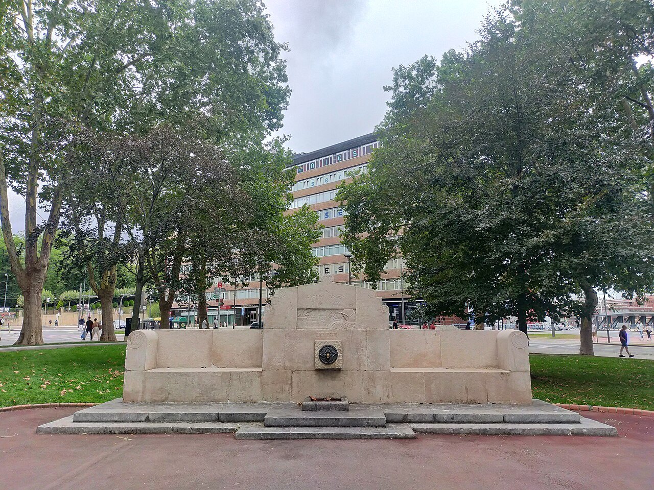 The stone fountain dedicated to the painter Guiard in Doña Casilda Park