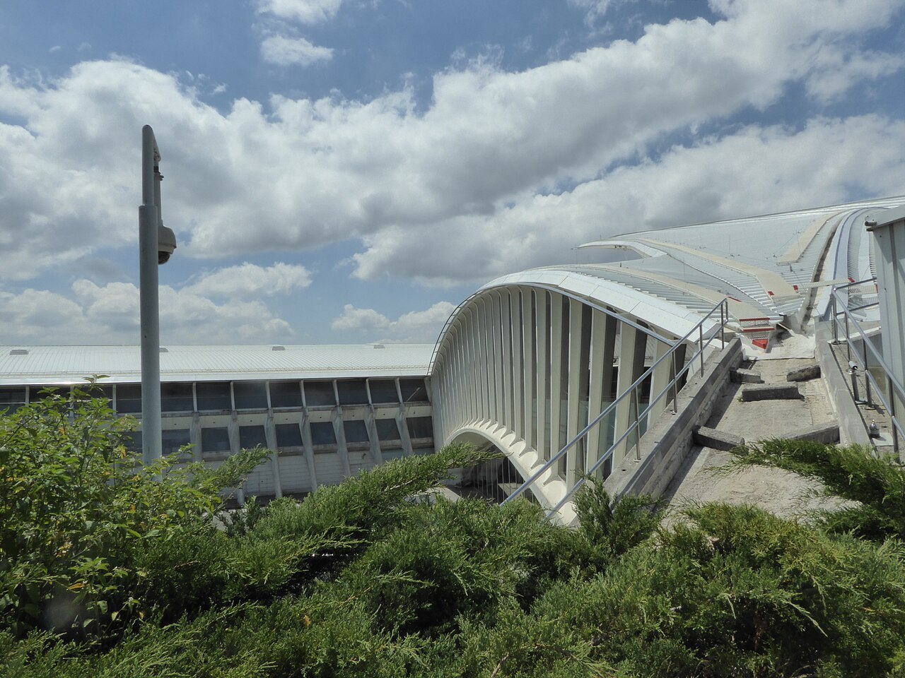 The white, wing-like roof of Calatrava's terminal at Bilbao Airport
