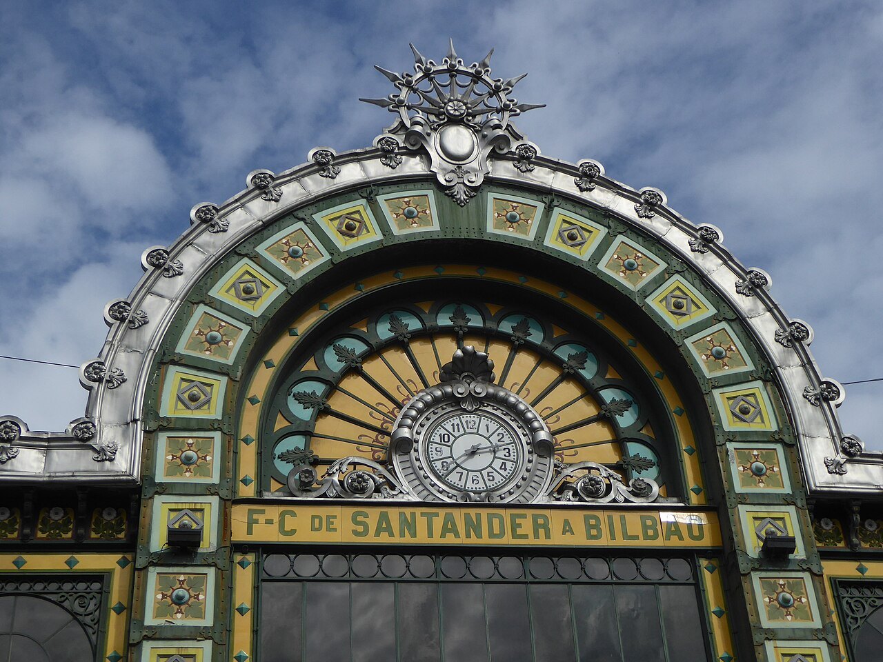 The ceramic arch over the door of Concordia station, lettered F.C. de Santander a Bilbao
