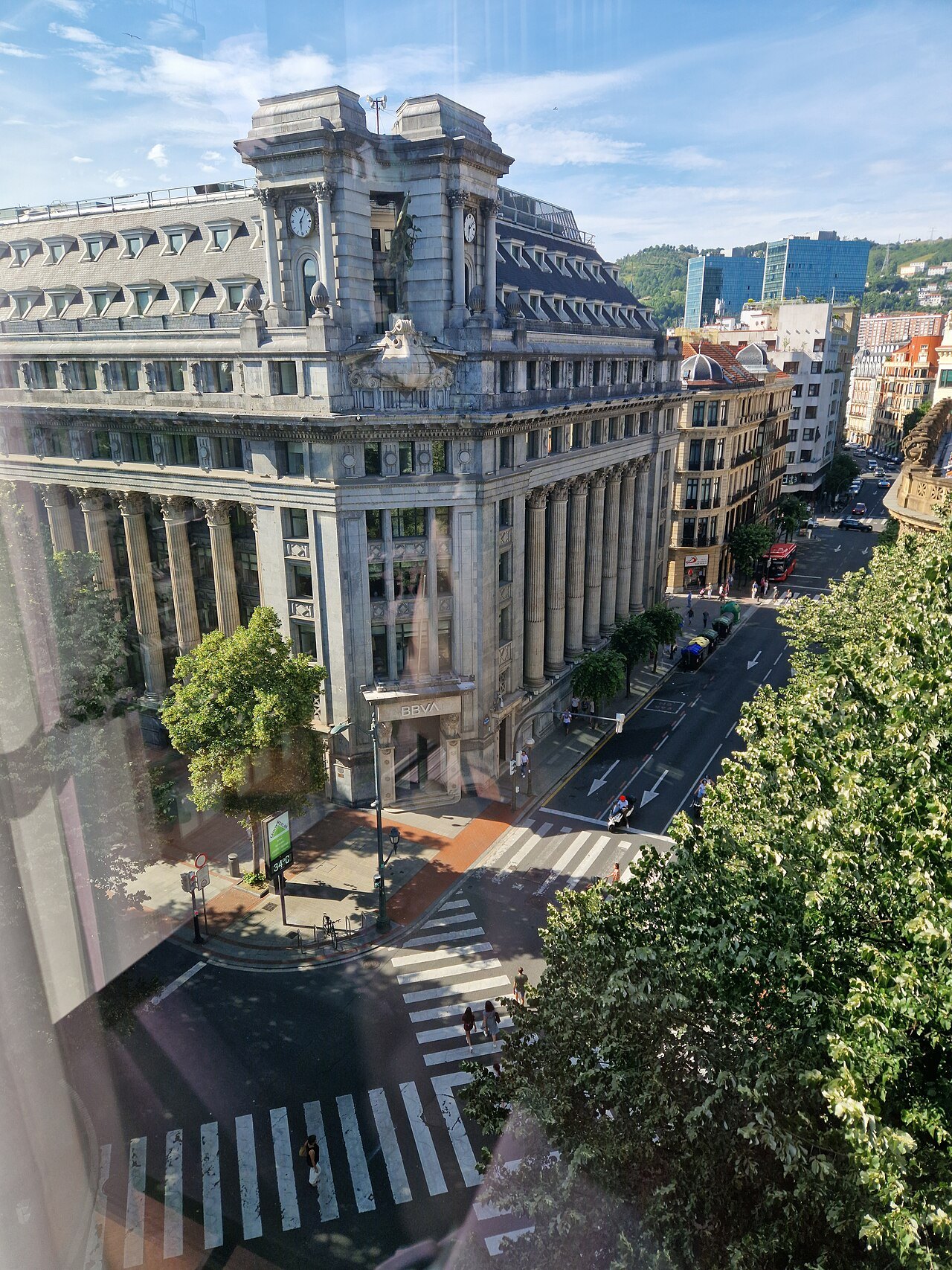 The Alameda de Mazarredo seen from above, a grand corner building at its end