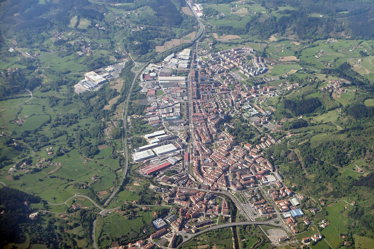 Gernika from the air, the town in its green valley
