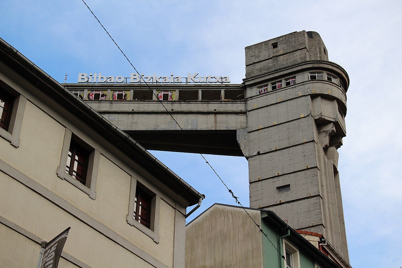 The concrete tower and walkway of the Begoña lift, out of service since 2014