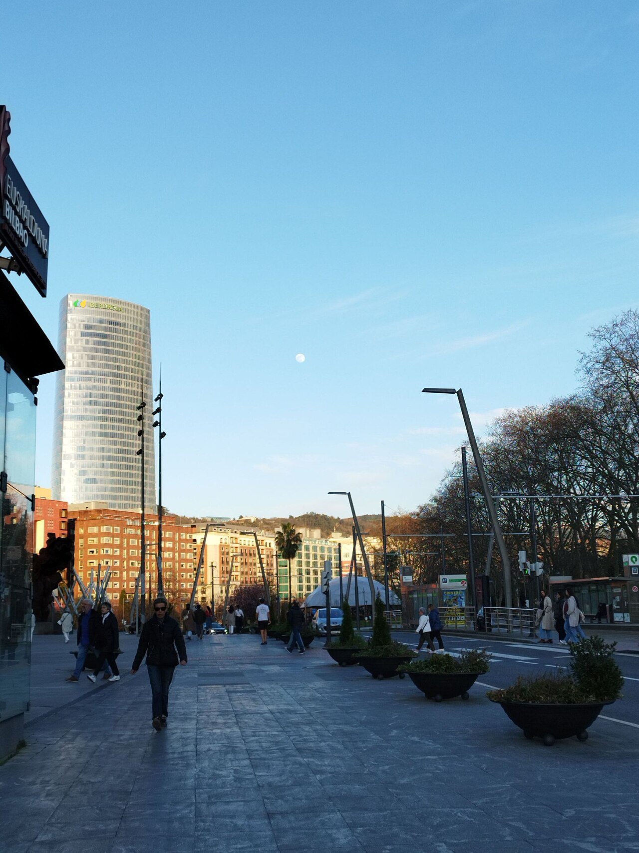 The avenue beside the Euskalduna, the Iberdrola Tower at its end