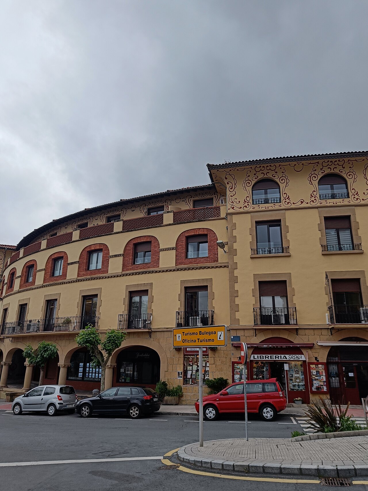 An arcaded apartment building by Manuel María Smith in Getxo