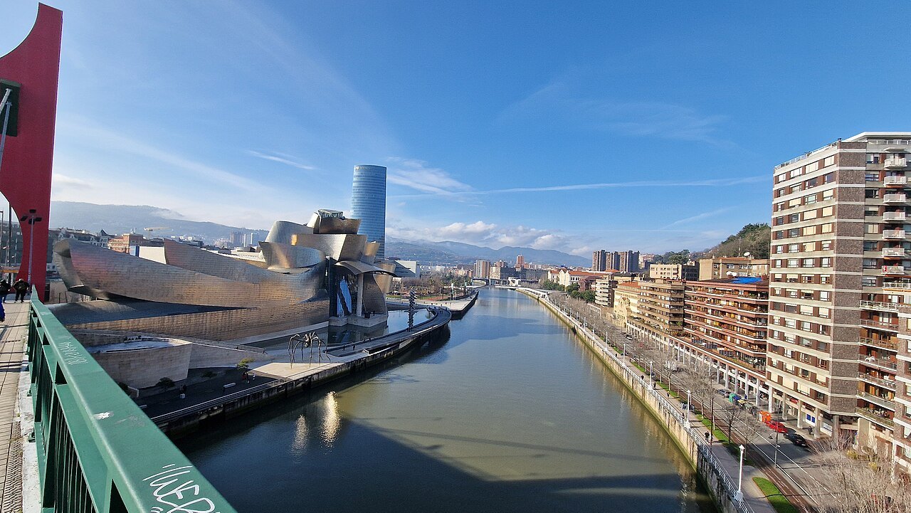 The Ría and the Guggenheim seen from La Salve bridge