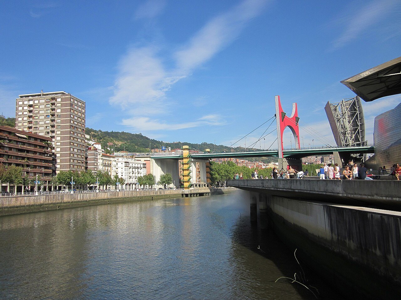La Salve bridge and the Guggenheim from the riverside below
