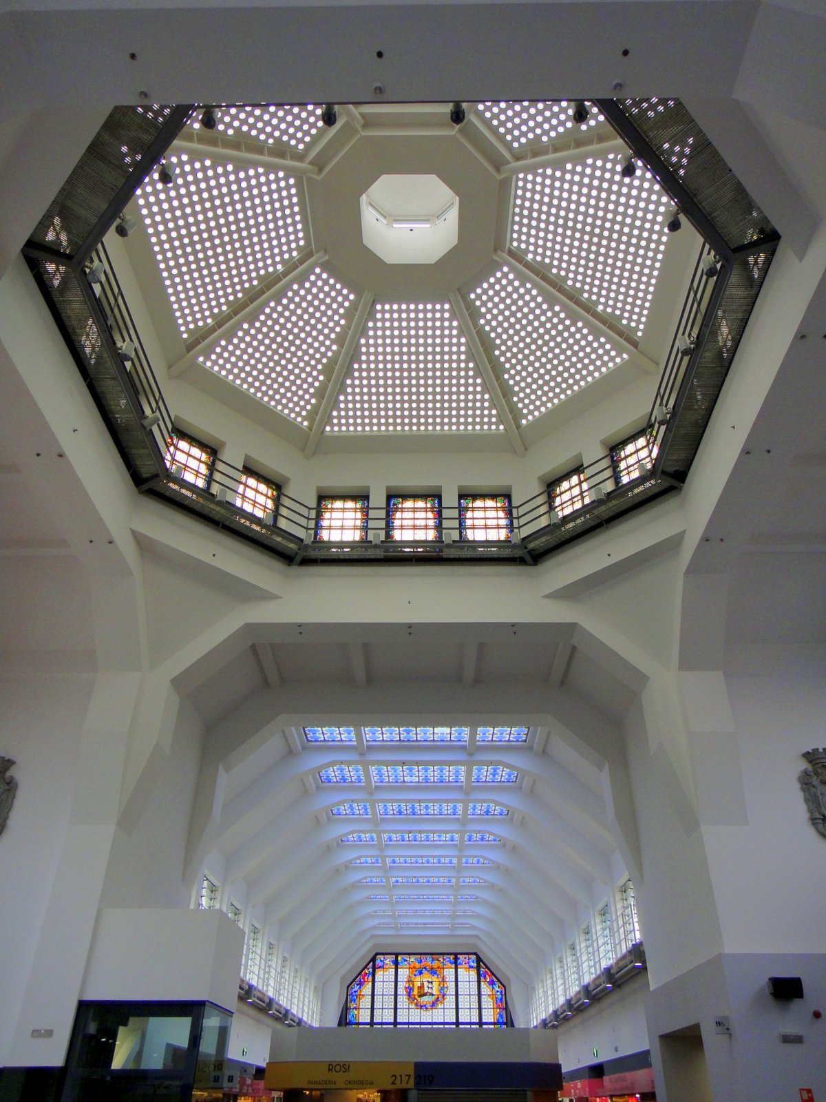 The octagonal skylight over a hall of the Ribera market