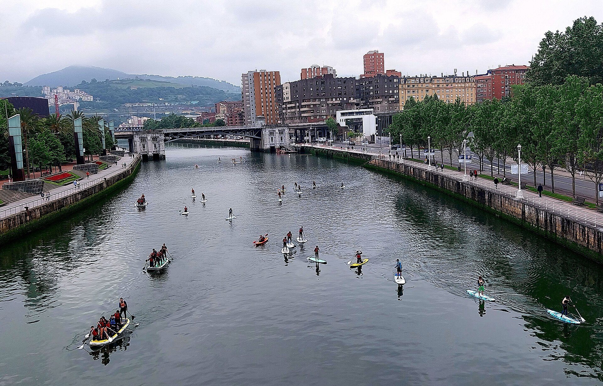 Kayakers and paddleboarders on the Ría in the city center