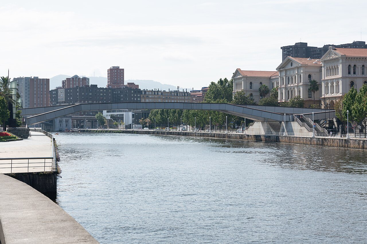 The Pedro Arrupe footbridge seen down the river toward the Deusto university