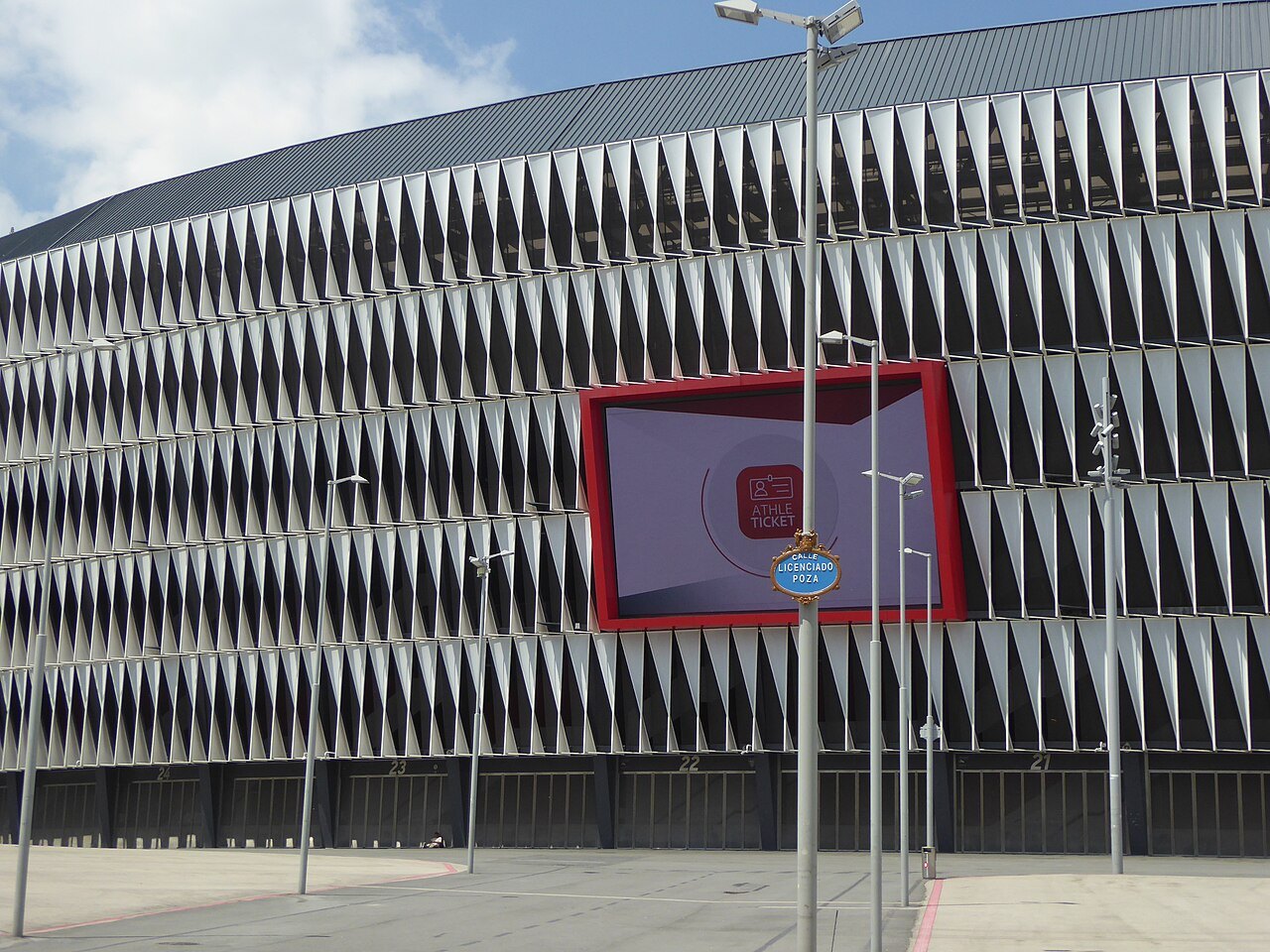 The red Athletic panel set into the white ribbed skin of San Mamés