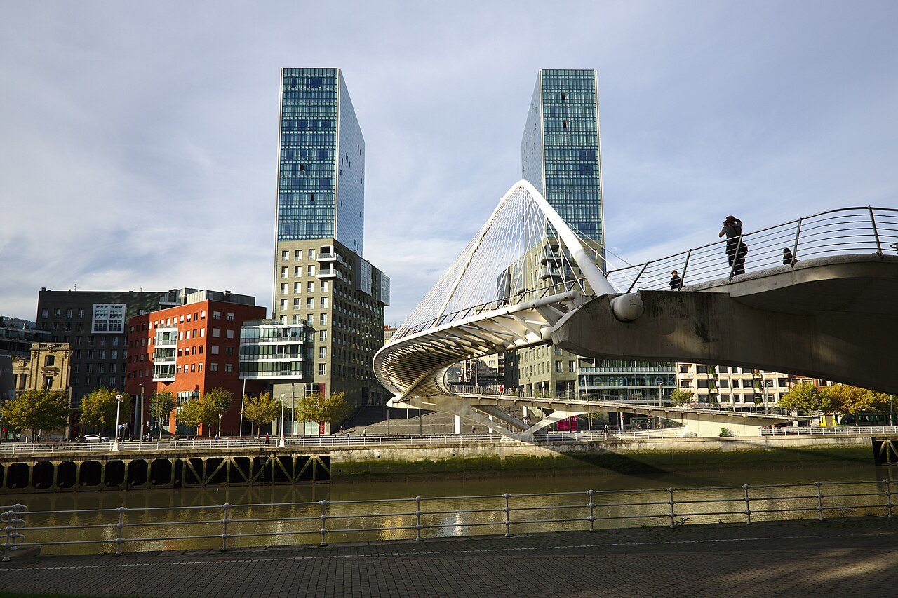 Zubizuri and the twin Isozaki Atea towers