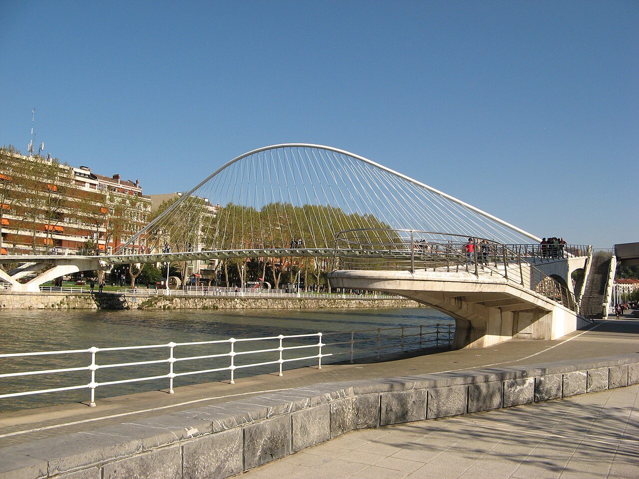 Zubizuri from the Campo Volantín bank on a sunny day